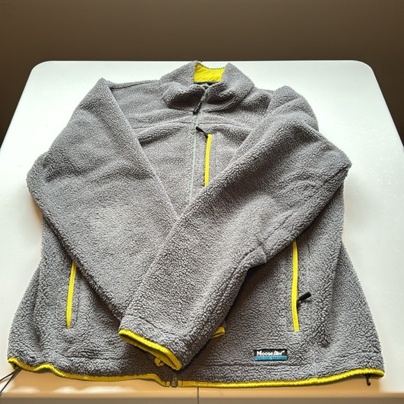 Moosejaw Men’s Gray Jacket with Yellow Trim - Picture 8 of 9